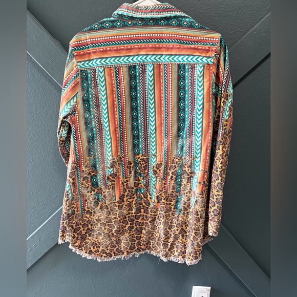 One24 Boutique’s Custom Vintage Raw Hemmed Button Up Shirt - Picture 5 of 5